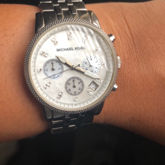 Micheal Kors stainless steel watch - Picture 3 of 5